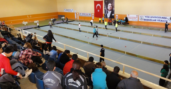 Müsabakalar Vali Behiç Çelik Spor Salonu'nda yapıldı