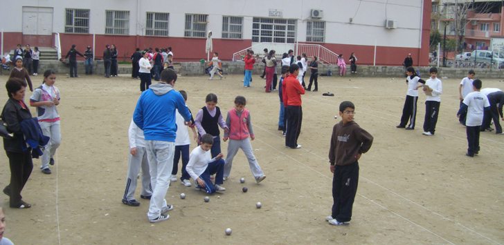 Çekişmeli müsabakalar oynandı