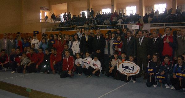 Açılış Töreninde Yerel Yöneticiler ve Federasyon yetkilileri hazır bulundu