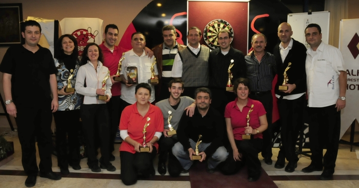 Dereceye giren sporcular toplu halde