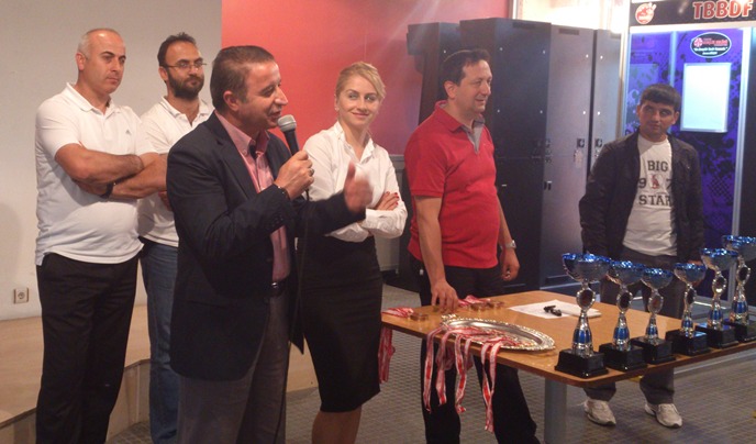 BaşkanTekcan başarılı olan sporcuları kutladı..