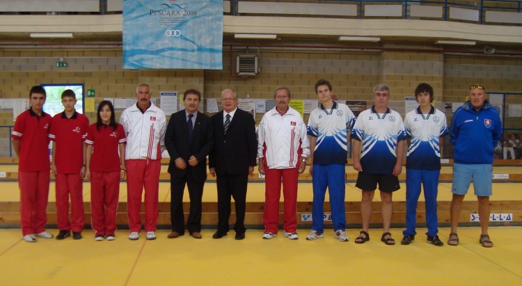 Türkiye Slovakya takımları, Dünya Bocce Federasyonu Başkanı Rizzoli ve Avrupa Bocce Federasyonu Başkanı Casarini ile
